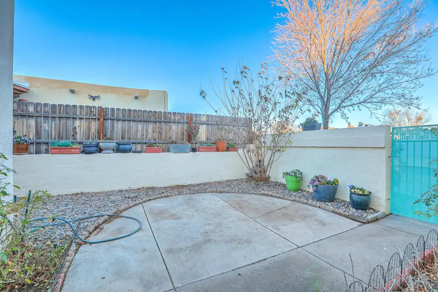 692 Lakeview Circle Se, Rio Rancho, NM 87124 - Image #3