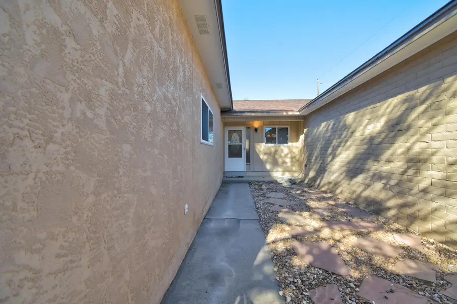 10401 Karen Avenue Ne, Albuquerque, NM 87111 - Image #2