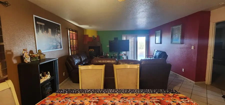 8409 Desert Pointe Avenue Sw, Albuquerque, NM 87121 - Image #2