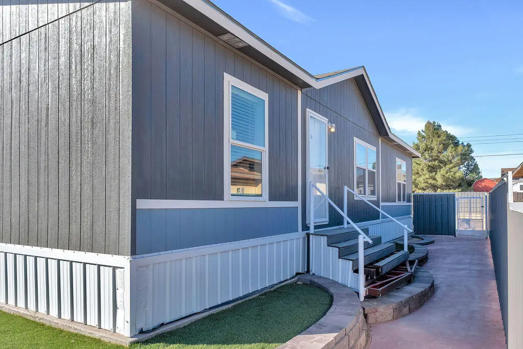 203 N 10th Street, Carlsbad, NM 88220 - Image #1