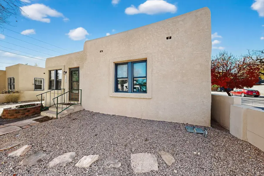 1424 Fruit Avenue Nw, Albuquerque, NM 87104 - Image #2