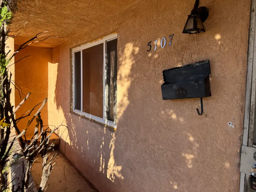 5707 Aztec Road Ne, Albuquerque, NM 87110 - Image #2