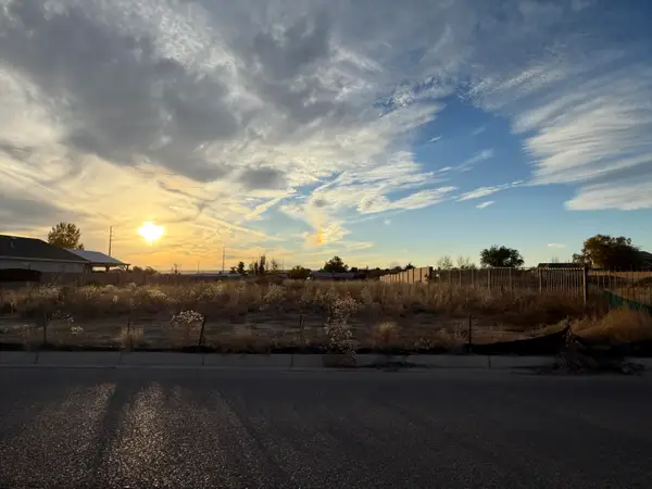 827 Redwood Street Sw, Rio Rancho, NM 87124