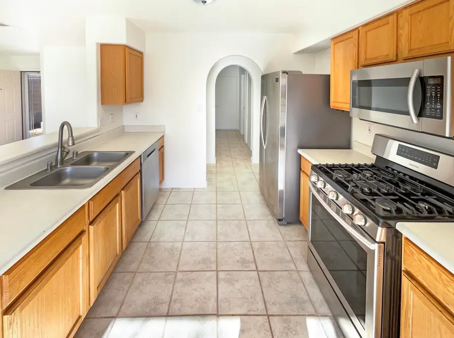 10616 Andalusian Avenue Sw, Albuquerque, NM 87121 - Image #2