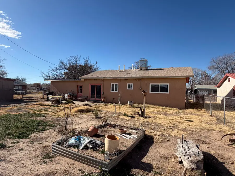 4621 Sunshine Place Sw, Albuquerque, NM 87105 - Image #2