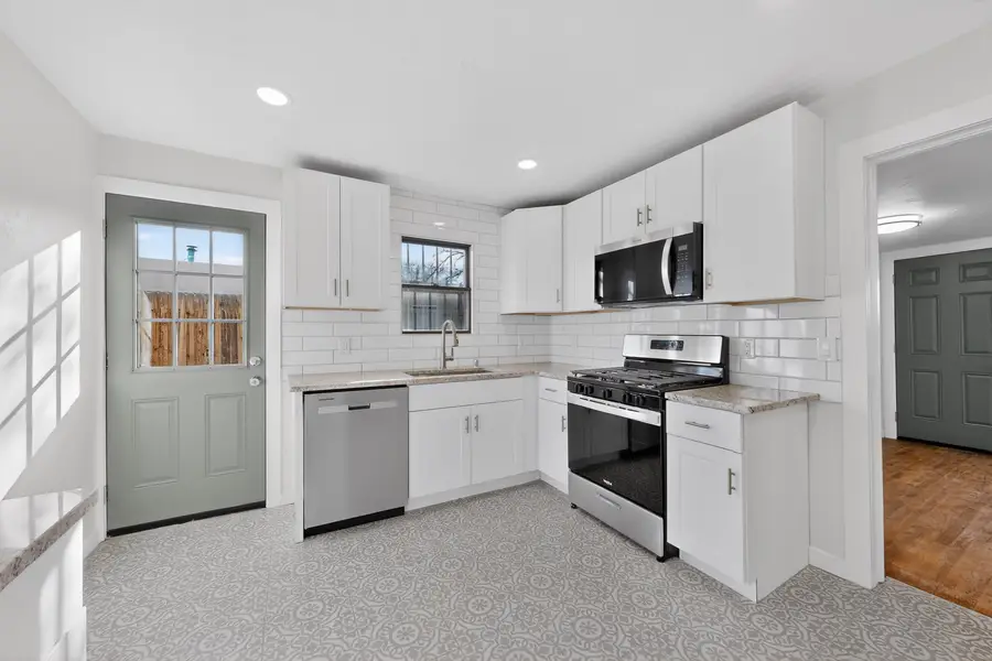 902 Headingly Avenue Nw, Albuquerque, NM 87107 - Image #3