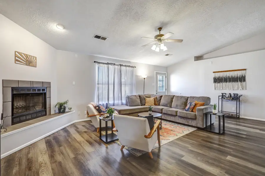 9964 Cardinal Street Nw, Albuquerque, NM 87114 - Image #2