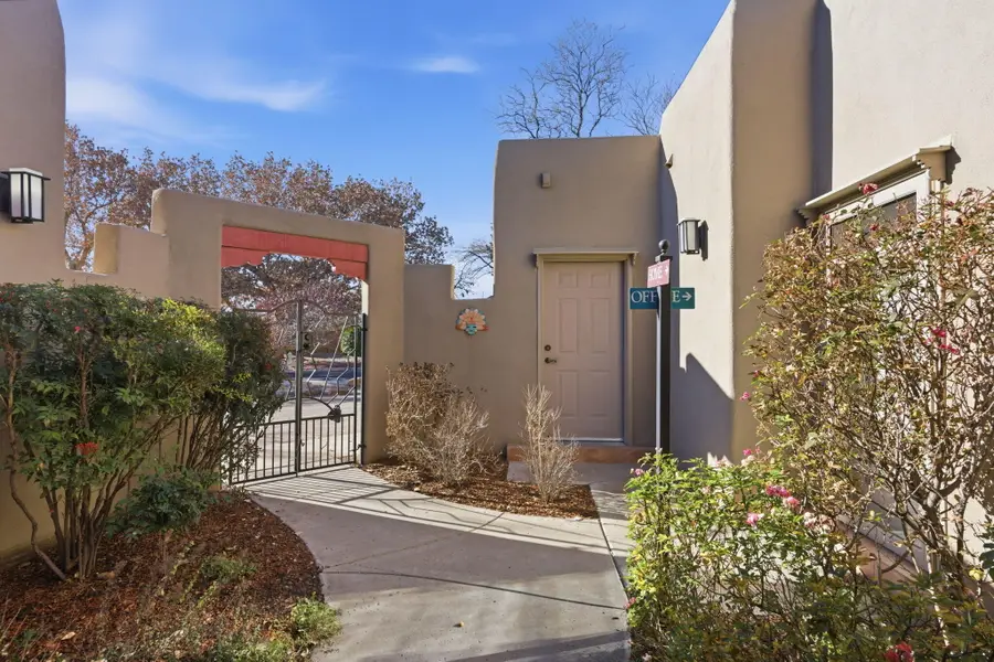 500 Laguna Seca Lane Nw, Albuquerque, NM 87104 - Image #3