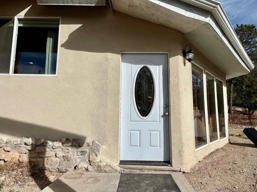 106 Mountain Valley Drive, Edgewood, NM 87015 - Image #2