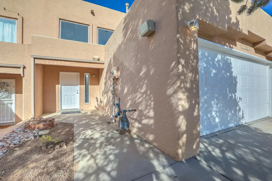 11251 Campo Del Oso Avenue Ne, Albuquerque, NM 87123 - Image #2