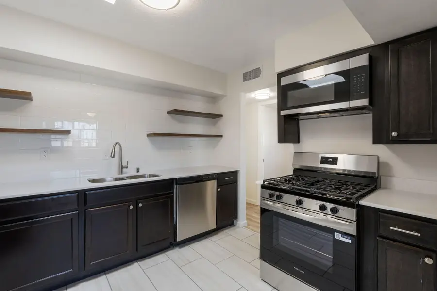 409 Merlida Street Sw, Albuquerque, NM 87121 - Image #2