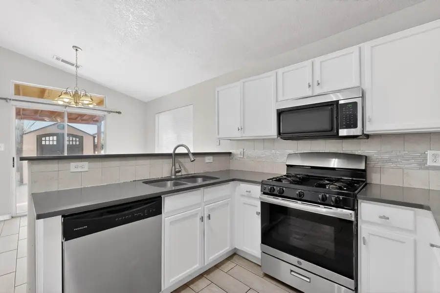 9908 Rawhide Avenue Sw, Albuquerque, NM 87121 - Image #3