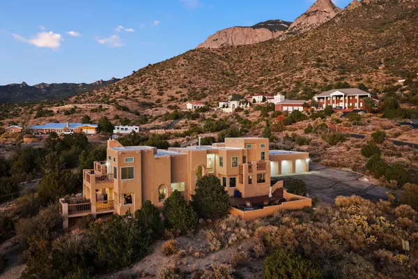 18 Tierra Monte Street Ne, Albuquerque, NM 87122