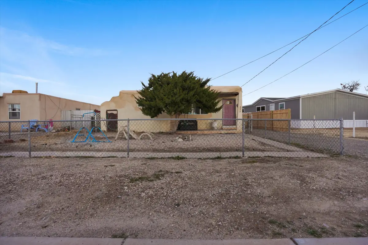 402 Perizzite Avenue, Belen, NM 87002 - Image #1