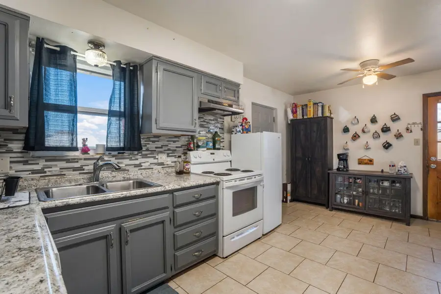 1614 W Aragon Road, Belen, NM 87002 - Image #2