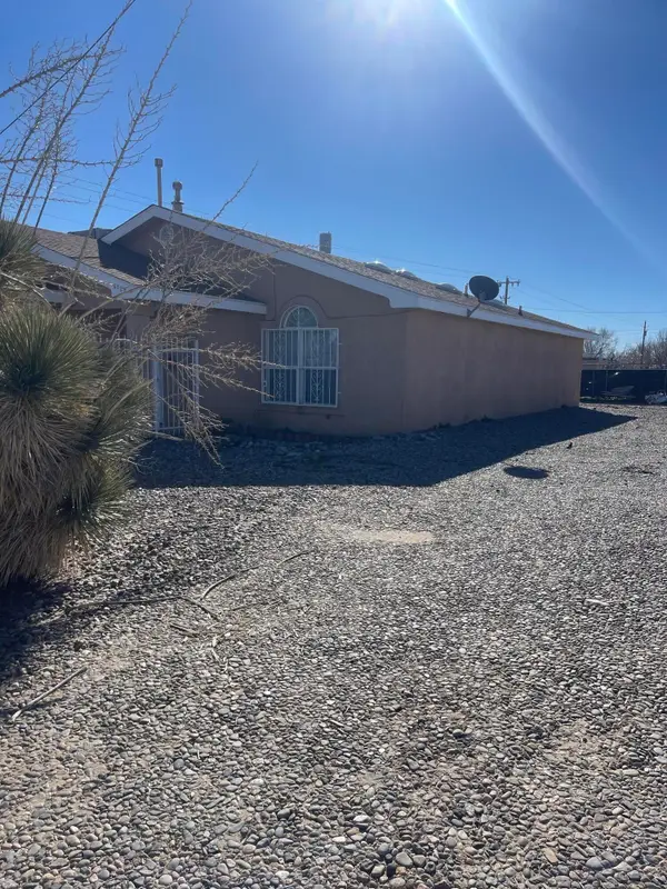 3722 Flora Vista Avenue Sw, Albuquerque, NM 87121
