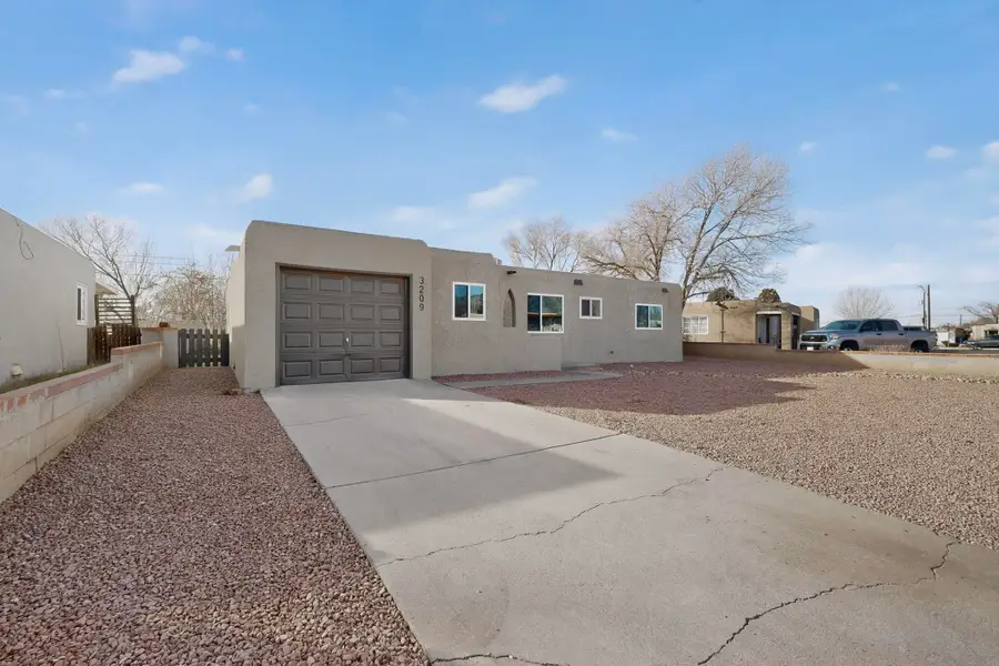 3209 Palomas Drive Ne, Albuquerque, NM 87110 - Image #2