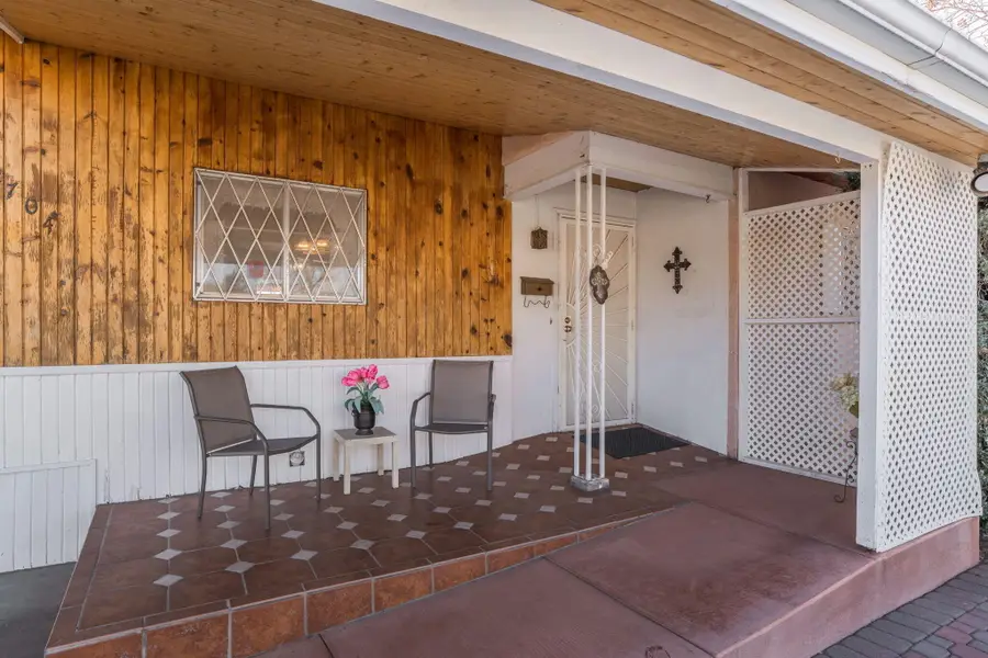 2704 Alamosa Drive, Santa Fe, NM 87505 - Image #2