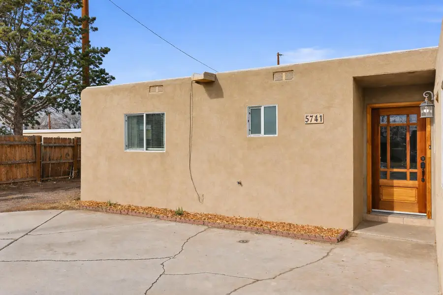 5741 Hanover Road Nw, Albuquerque, NM 87105 - Image #2