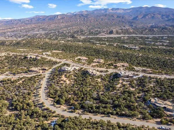 308 Pawprint Trail, Santa Fe, NM 87506