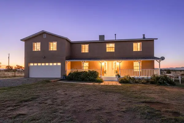 28 V Hill Road, Edgewood, NM 87015