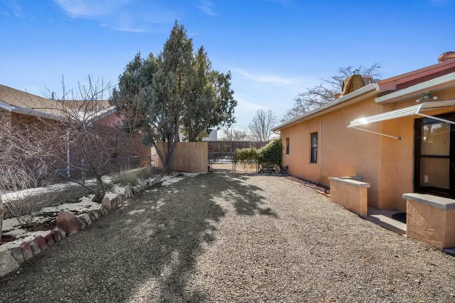 220 San Andres Avenue Nw, Albuquerque, NM 87107 - Image #2