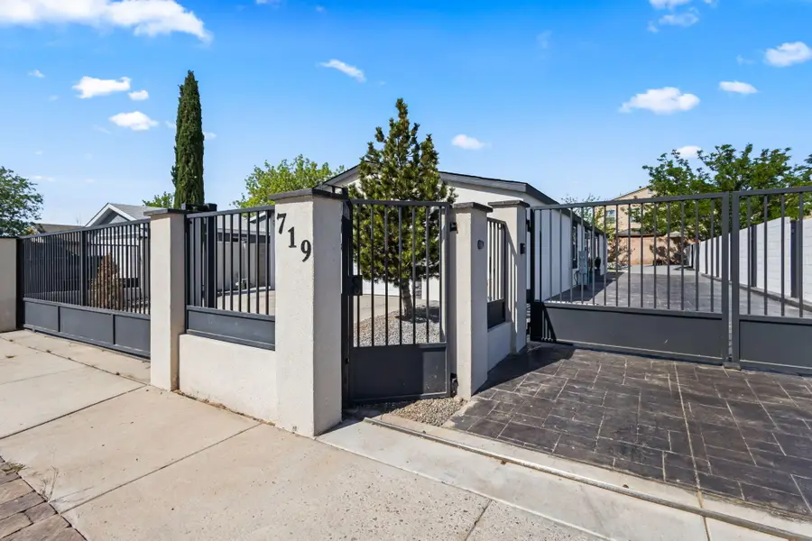 719 Vista Del Pueblo Street Sw, Albuquerque, NM 87121 - Image #2