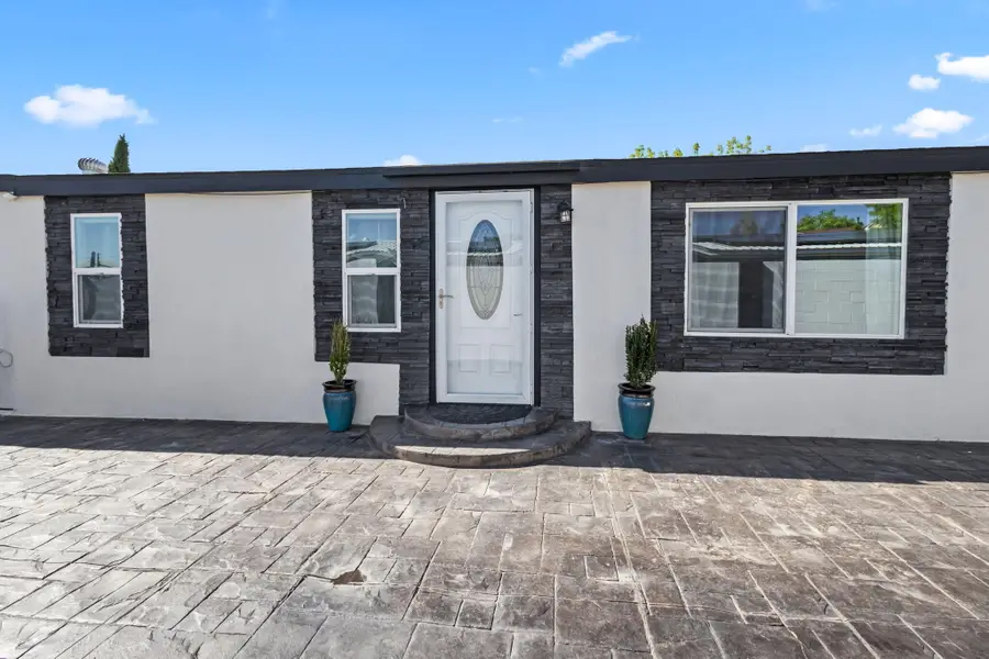 719 Vista Del Pueblo Street Sw, Albuquerque, NM 87121 - Image #3