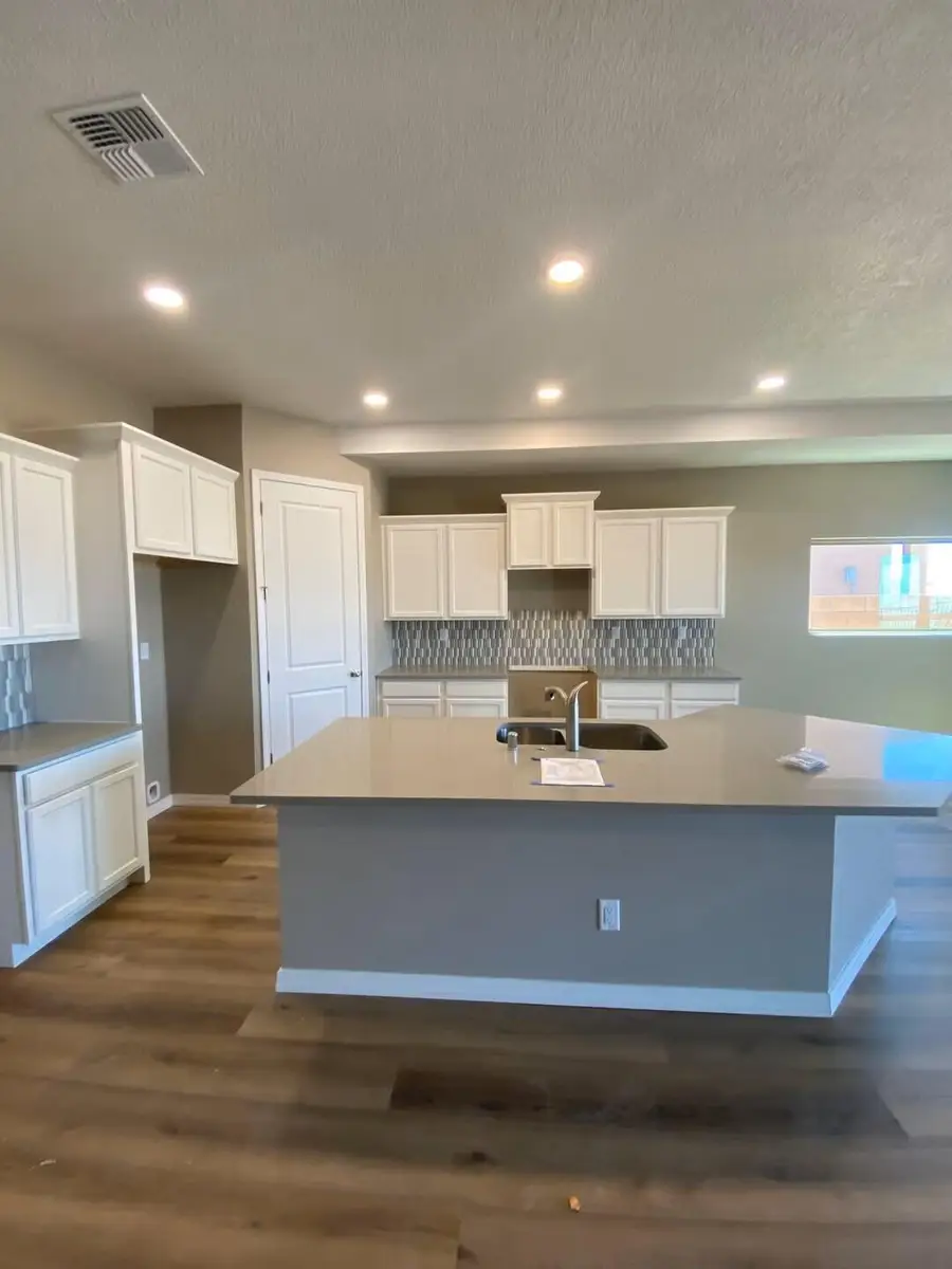 1616 Valle De Colores Street Nw, Los Lunas, NM 87031 - #3