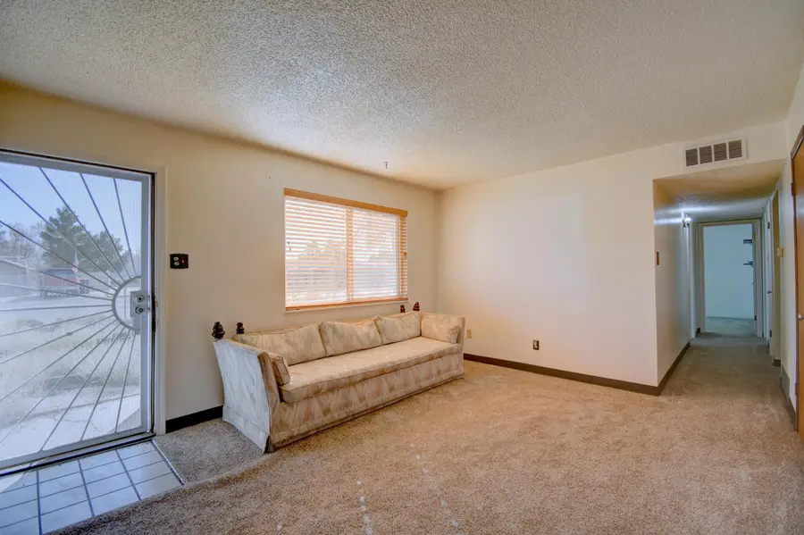 1809 Corte Florentino Street Sw, Albuquerque, NM 87105 - Image #2