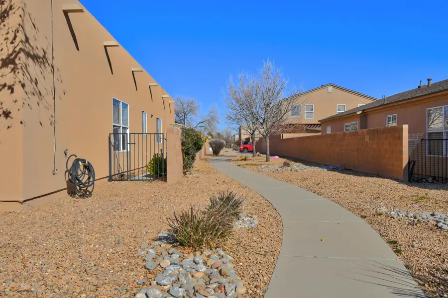 8427 Llano Vista Avenue Sw, Albuquerque, NM 87121 - #2