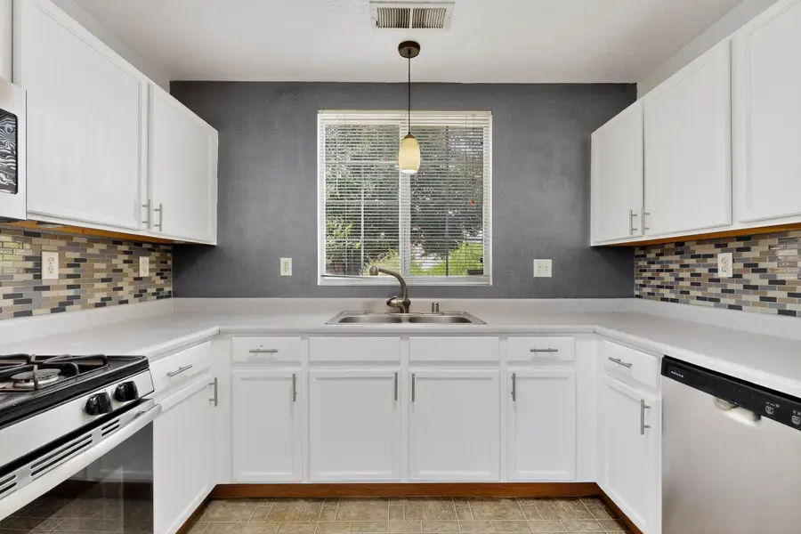 424 Whitethorn Street Sw, Albuquerque, NM 87121 - Image #2