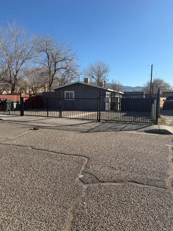 412 Tennessee Street Ne, Albuquerque, NM 87108