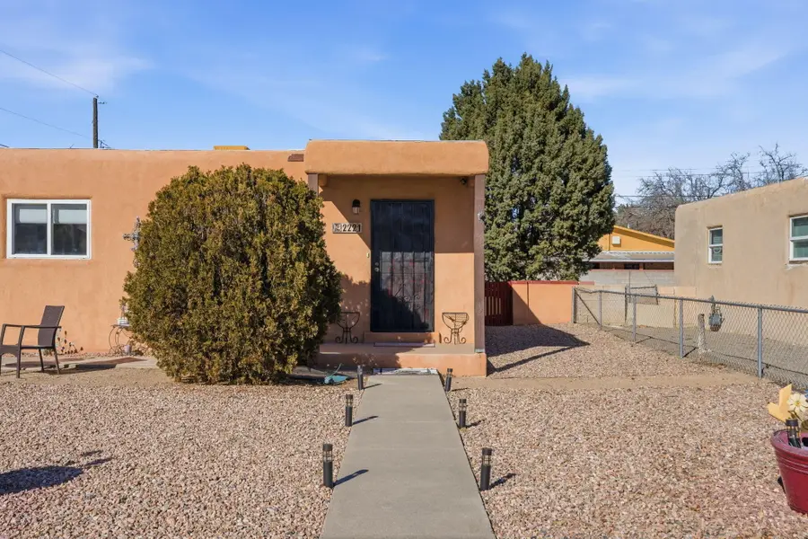 2221 Milton Court Nw, Albuquerque, NM 87104 - #2