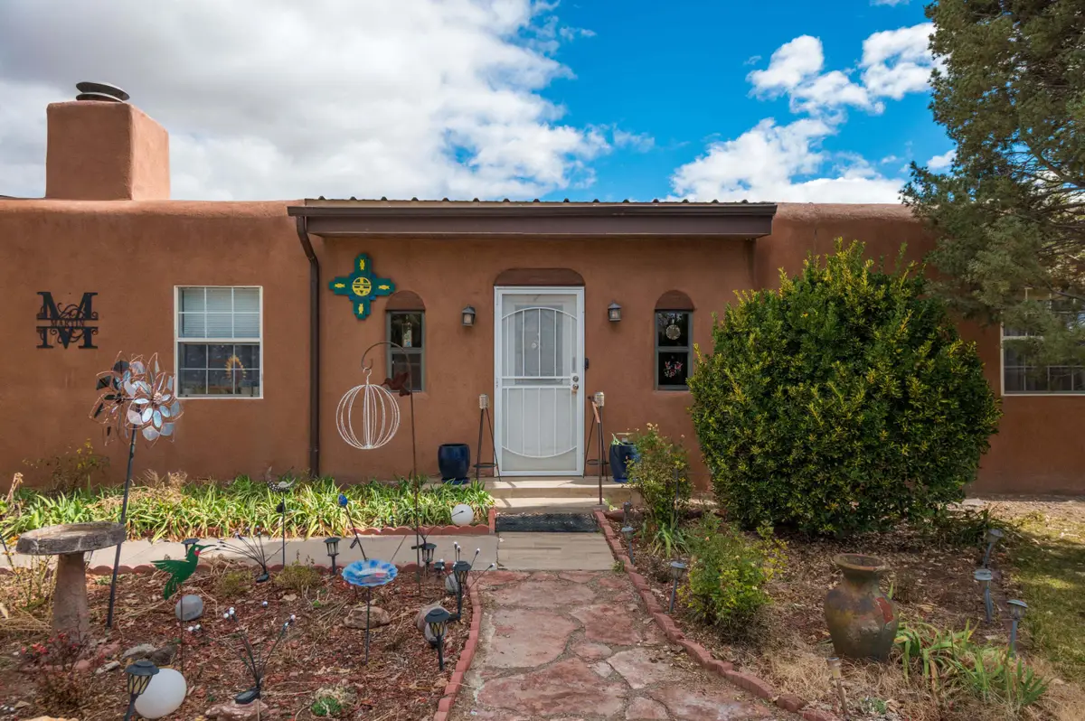 8 Vista De Las Cruces Road, Los Lunas, NM 87031 - #1