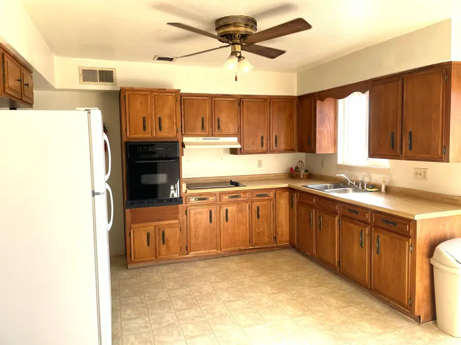 1900 Shari Vista Road Sw, Albuquerque, NM 87105 - #2