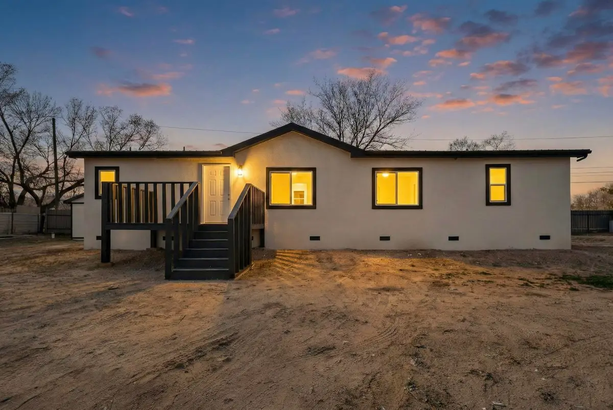 23 Lakeview Street, Los Lunas, NM 87031 - #1