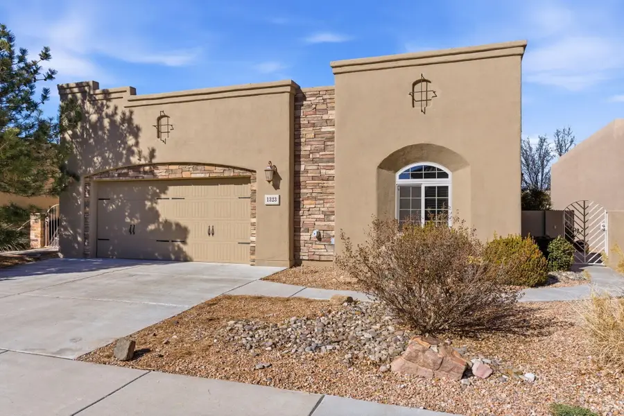 1323 Valle Lane Nw, Albuquerque, NM 87107 - #2