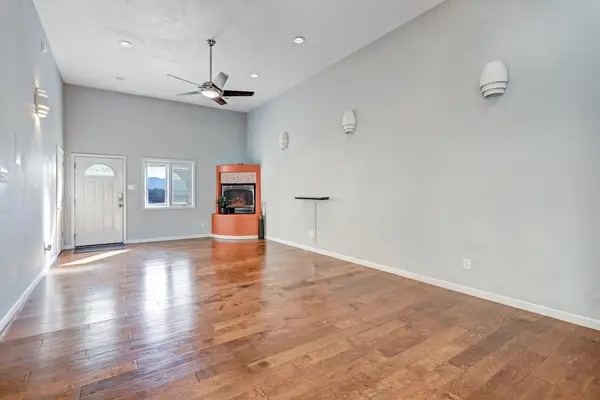 1301 Rio Rancho Drive Se #B, Rio Rancho, NM 87124