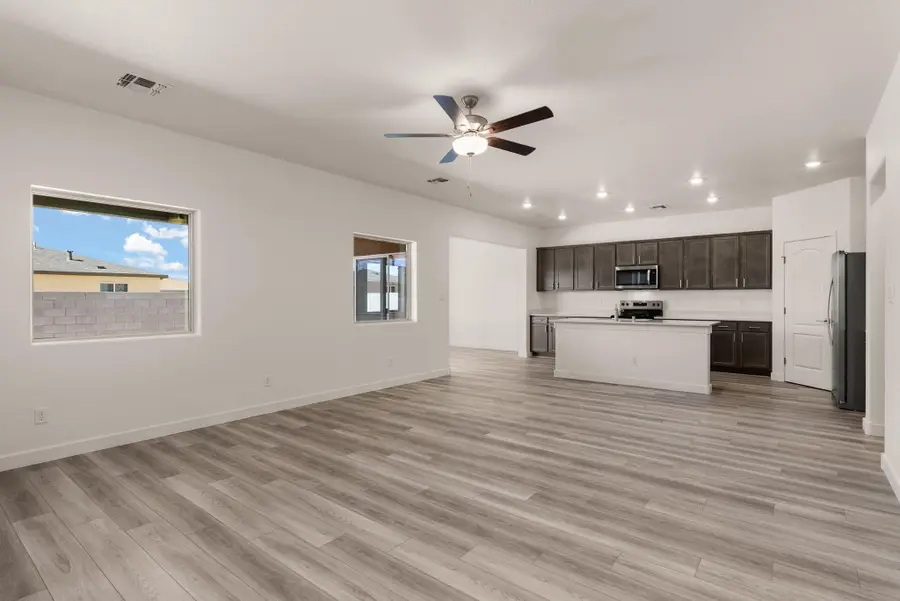 865 Calle De Las Rosas, Belen, NM 87002 - #2