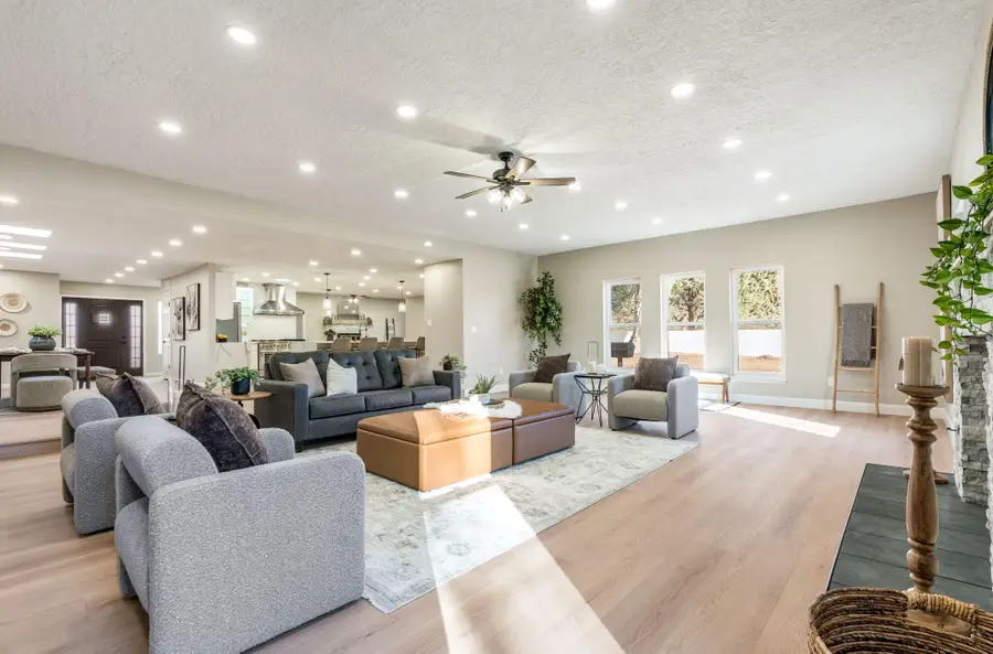 1105 Salamanca Street Nw, Los Ranchos De Albuquerque, NM 87107 - #2