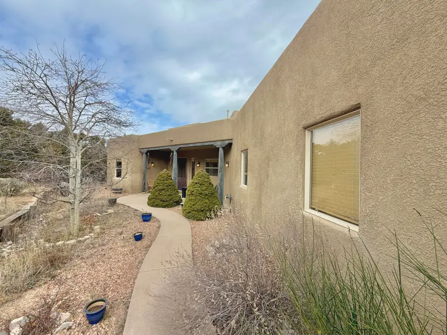 29 Holiday Loop, Tijeras, NM 87059 - #3