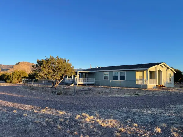 34 Longhorn Road, Magdalena, NM 87825