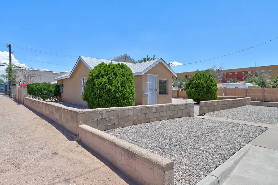 4524 5th Street Nw, Albuquerque, NM 87107 - #2