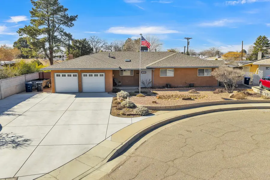 3207 Indiana Street Ne, Albuquerque, NM 87110 - #2