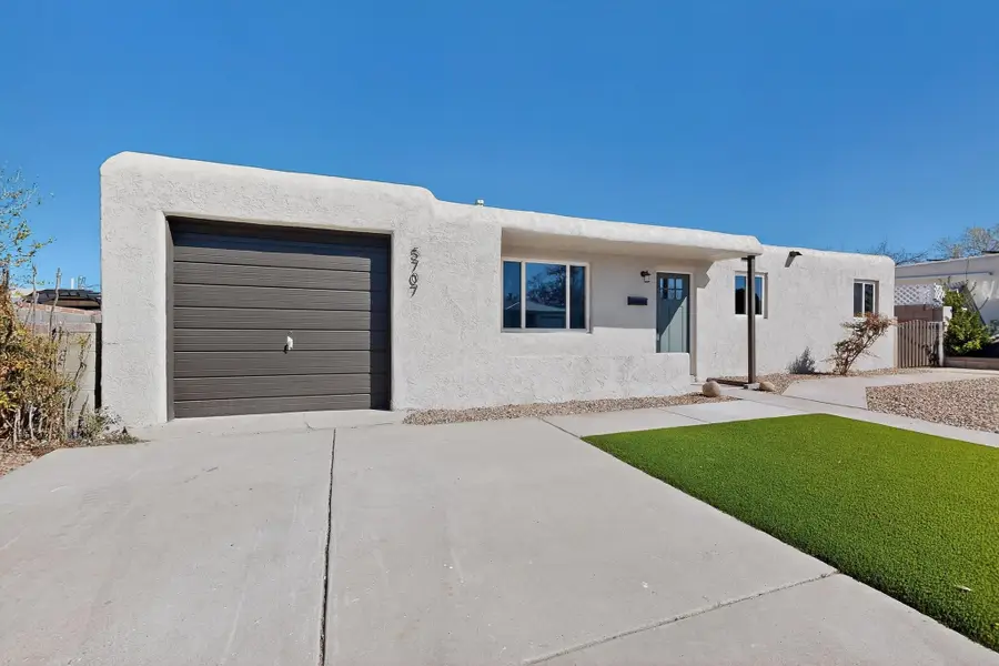 5707 Aztec Road Ne, Albuquerque, NM 87110 - #3