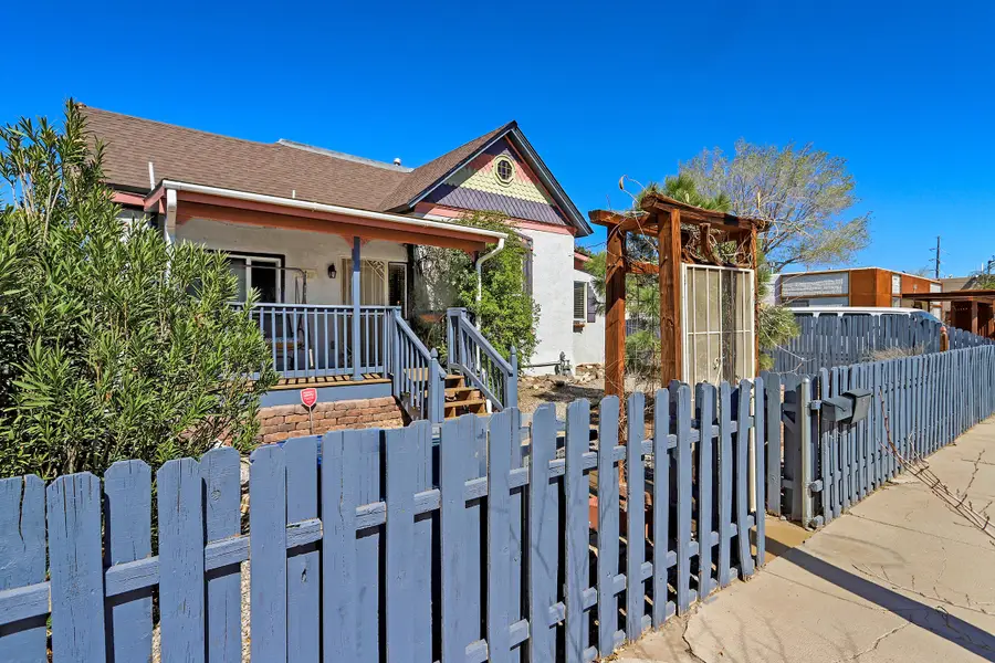 209 Hazeldine Avenue Sw, Albuquerque, NM 87102 - #2