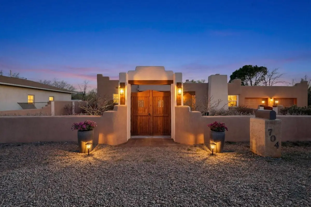 704 Tyler Road Nw, Los Ranchos De Albuquerque, NM 87107 - #1