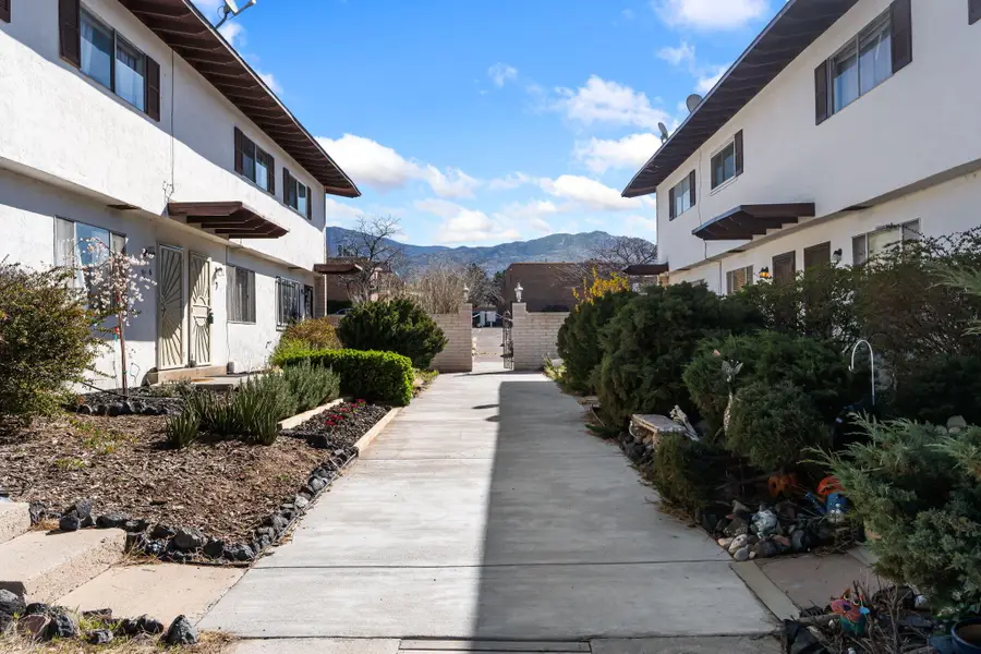 1121 Chelwood Park Boulevard Ne #APT 6, Albuquerque, NM 87112 - #2