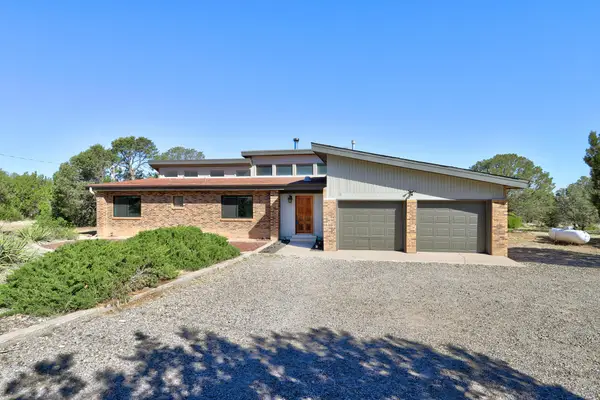 26 W Willard Road, Edgewood, NM 87015